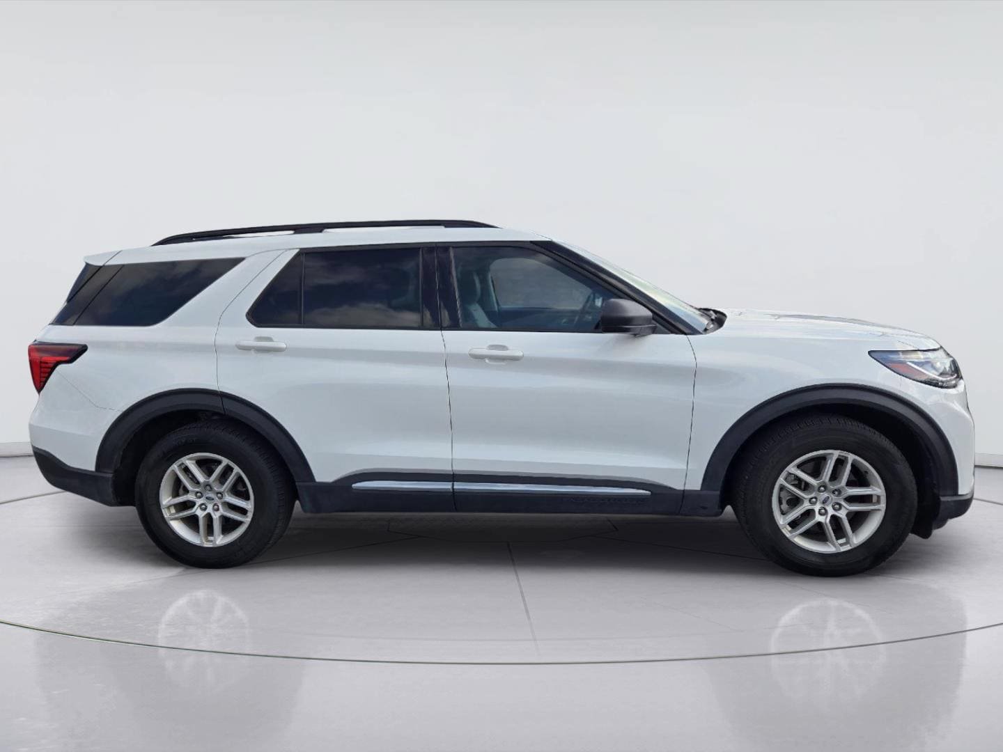 Used 2025 Ford Explorer Active w/ Active Comfort Package RWD image 4