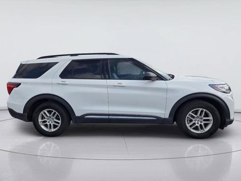 Certified 2025 Ford Explorer Active w/ Active Comfort Package RWD image 4