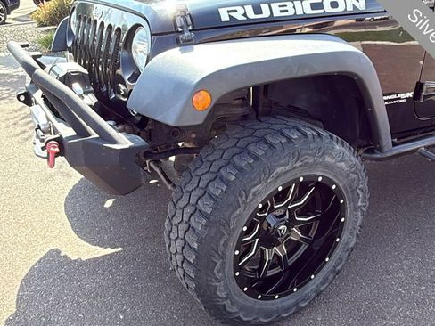 Used 2018 Jeep Wrangler Unlimited Rubicon w/ Connectivity Group AWD/4WD image 9