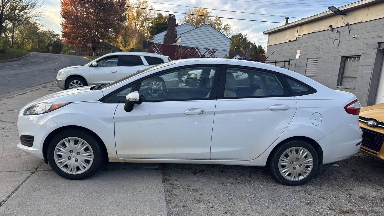 Used 2014 Ford Fiesta SE w/ SE Fuel Economy Package FWD image 4