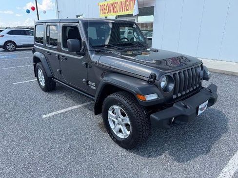 Used 2018 Jeep Wrangler Unlimited Sport S AWD/4WD image 2