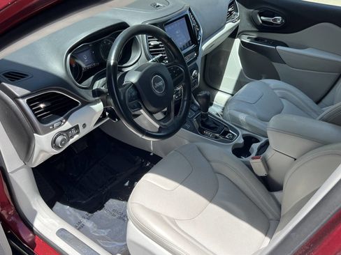 Used 2019 Jeep Cherokee Limited image 14