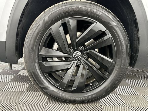 Used 2022 Volkswagen Atlas Cross Sport SE AWD/4WD image 36