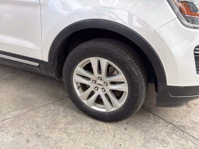 Used 2018 Ford Explorer XLT AWD/4WD image 5