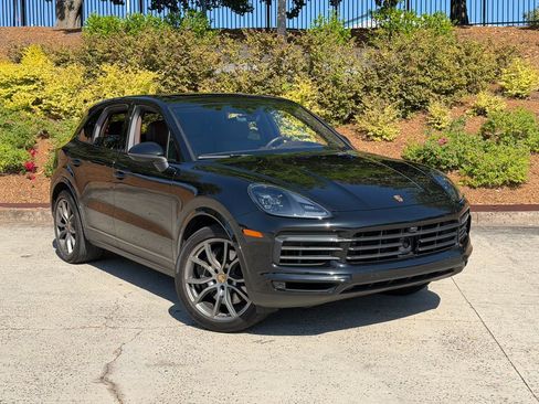 Used 2023 Porsche Cayenne AWD/4WD image 1