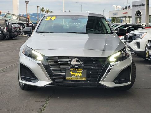 Used 2024 Nissan Altima 2.5 SV image 2