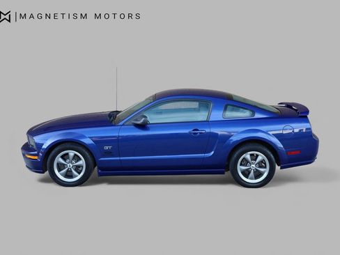 Used 2005 Ford Mustang GT image 3