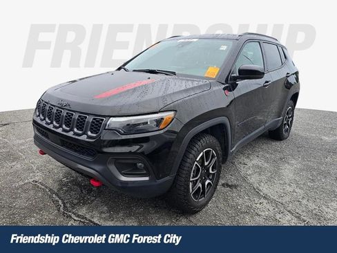 Used 2025 Jeep Compass Trailhawk w/ Trailhawk Elite Group AWD/4WD image 1