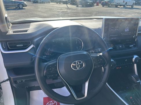 Used 2022 Toyota RAV4 Limited image 13