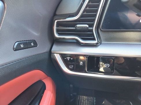 Used 2024 Kia Sportage SX image 38