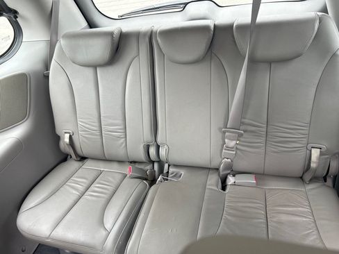 Used 2010 Kia Sedona EX w/ Luxury Pkg FWD image 11