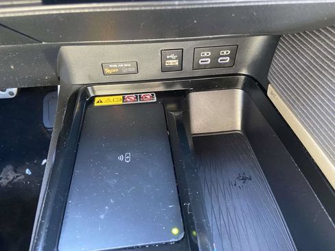 Used 2025 Toyota Camry SE FWD image 16