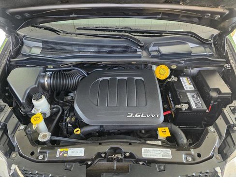 Used 2017 Dodge Grand Caravan SXT image 7