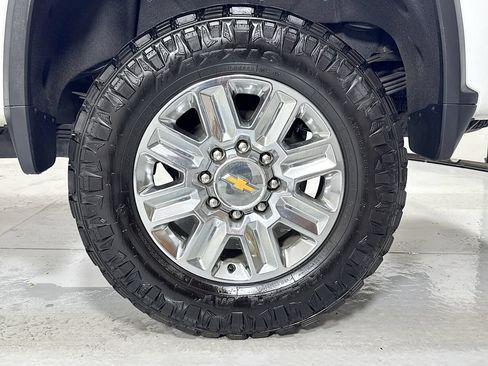 Used 2024 Chevrolet Silverado 3500 High Country w/ High Country Premium Package AWD/4WD image 10