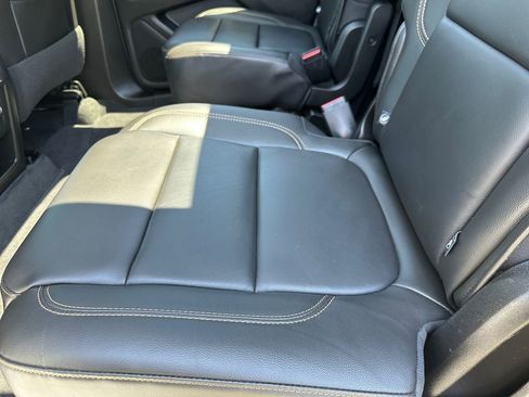 Used 2021 Chevrolet Traverse LT w/ LT Premium Package AWD/4WD image 18