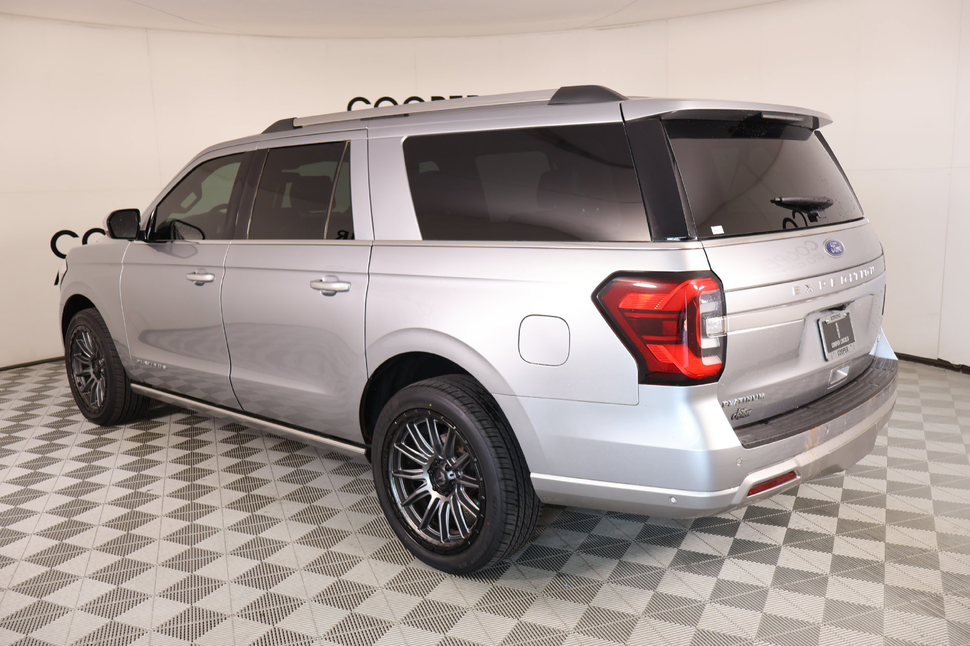 Used 2024 Ford Expedition Max Platinum AWD/4WD image 24