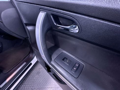 Used 2010 GMC Acadia SLT image 33