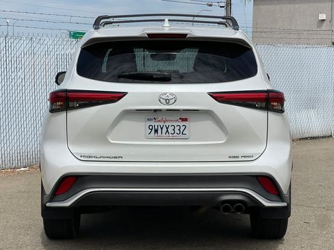Used 2022 Toyota Highlander XSE AWD/4WD image 4