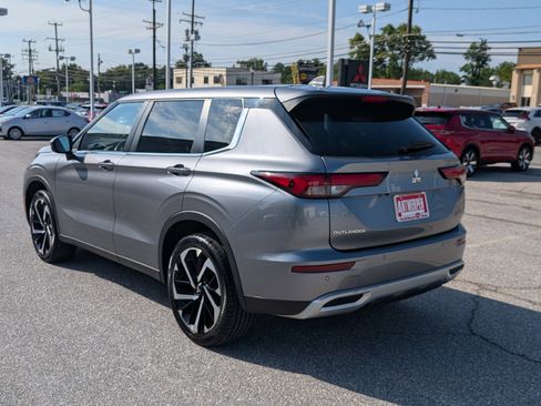 Used 2023 Mitsubishi Outlander SE image 4