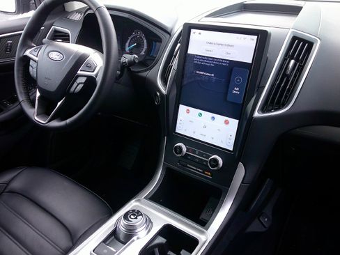 Certified 2024 Ford Edge SEL image 9