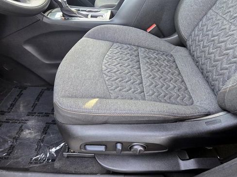 Used 2023 Chevrolet Equinox LT image 30