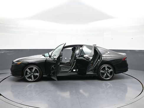 Used 2025 Honda Accord Sport image 42