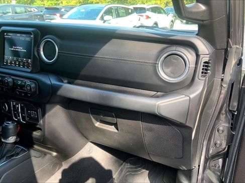 Used 2018 Jeep Wrangler Unlimited Sahara AWD/4WD image 18