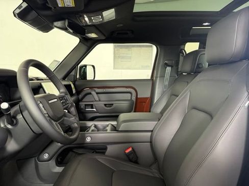 New 2026 Land Rover Defender 90 X-Dynamic SE AWD/4WD image 5
