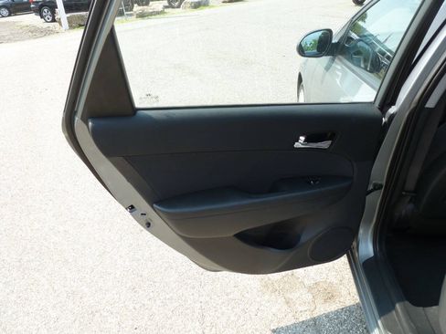 Used 2010 Hyundai Elantra SE FWD image 27