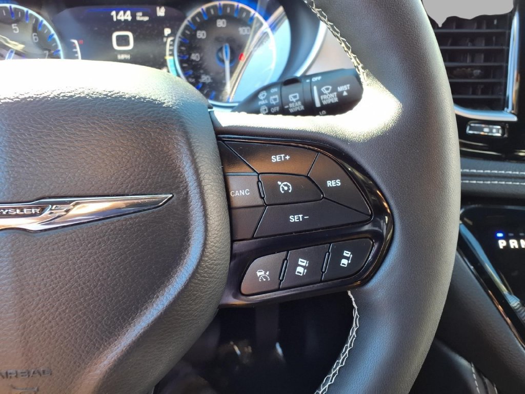 Used 2025 Chrysler Pacifica Limited FWD image 14