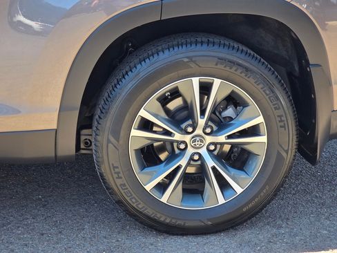 Used 2019 Toyota Highlander LE image 32