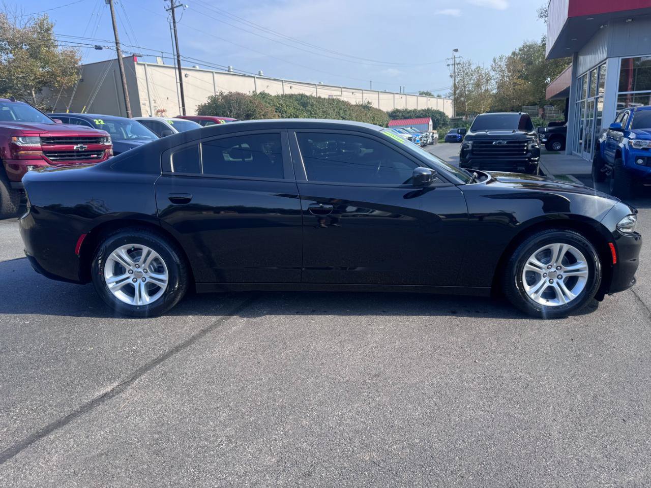 Used 2020 Dodge Charger SXT RWD image 2