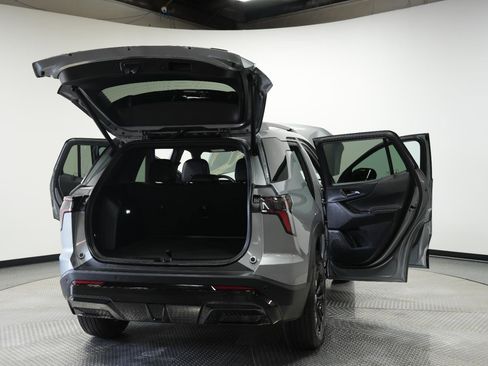 Used 2025 Chevrolet Equinox RS AWD/4WD image 12
