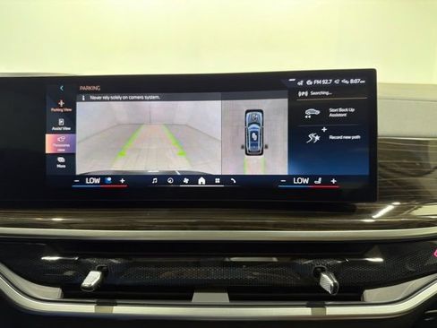 Used 2024 BMW X7 xDrive40i w/ Premium Package AWD/4WD image 38