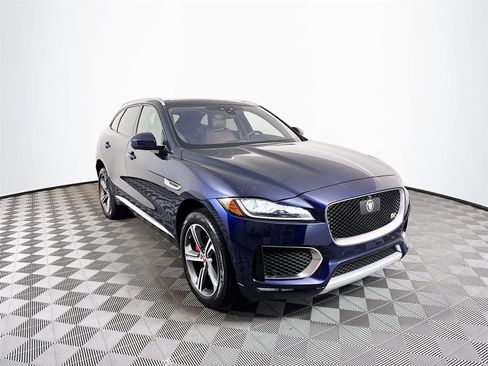 Used 2019 Jaguar F-PACE S image 4