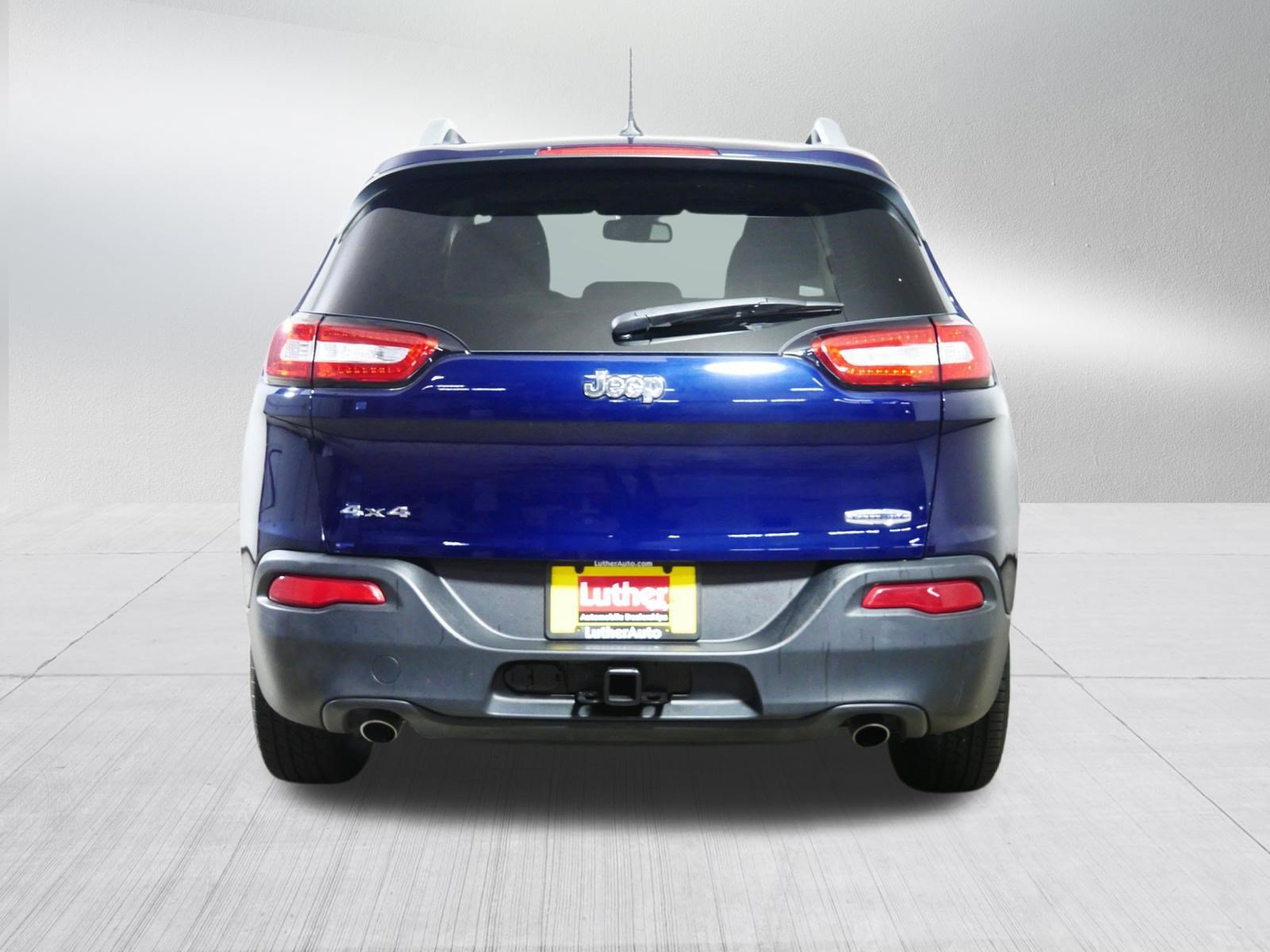 Used 2014 Jeep Cherokee Latitude w/ Cold Weather Group AWD/4WD image 6