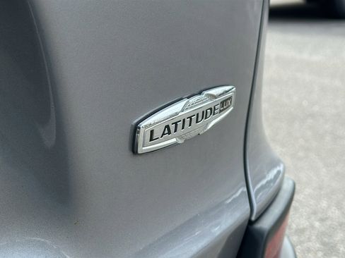 Used 2021 Jeep Cherokee Latitude Lux image 11