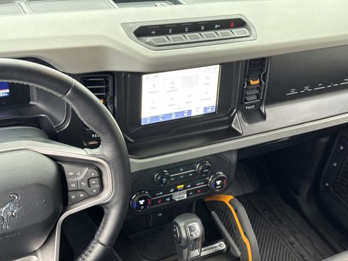 Used 2021 Ford Bronco Badlands image 3