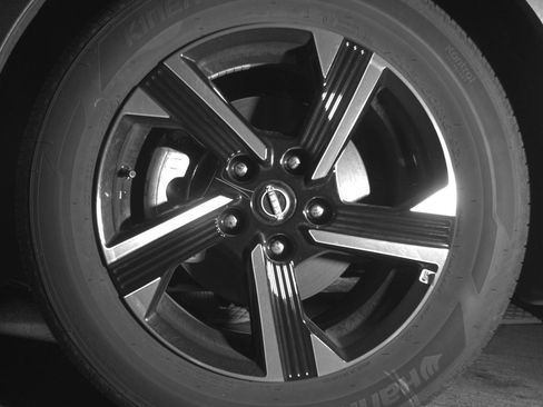 Used 2025 Nissan Sentra SV FWD image 9