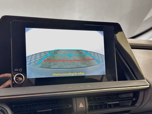 Used 2024 Toyota Prius LE FWD image 23