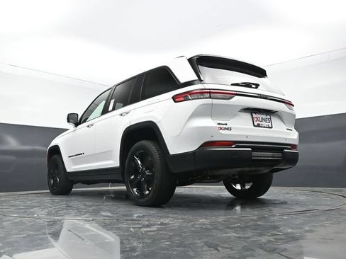 Used 2023 Jeep Grand Cherokee Limited w/ Black Appearance Package AWD/4WD image 64