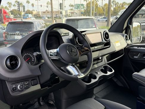 New 2025 Mercedes-Benz Sprinter 2500 image 9