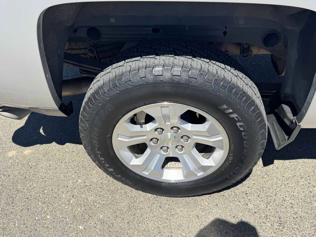 Used 2017 Chevrolet Silverado 1500 LTZ Z71 w/ LTZ Plus Package AWD/4WD image 38