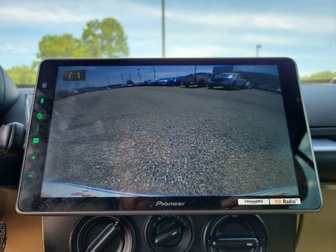 Used 2010 Volkswagen Beetle Convertible FWD image 12