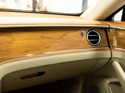Used 2026 Bentley Flying Spur V8 AWD/4WD image 43