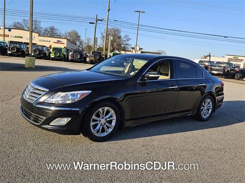 Used 2013 Hyundai Genesis 3.8 image 3