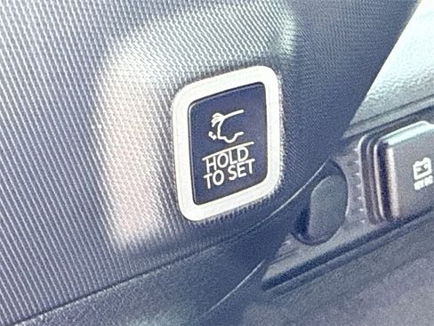 Used 2023 Jeep Grand Cherokee Overland w/ Luxury Tech Group IV image 19