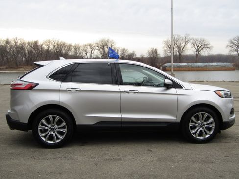 Certified 2019 Ford Edge Titanium w/ Equipment Group 301A image 5