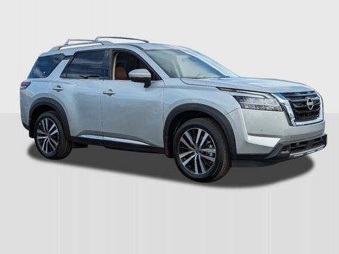 New 2025 Nissan Pathfinder Platinum w/ Cargo Package image 8