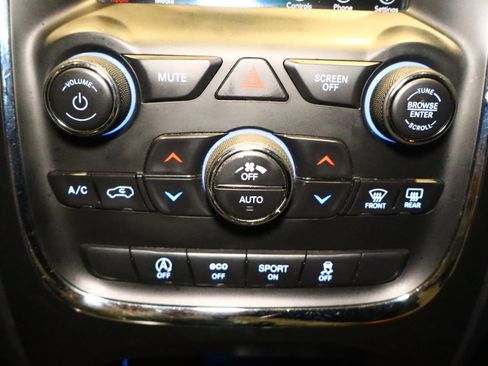 Used 2018 Dodge Durango SXT w/ 3rd Row Seating Group image 26